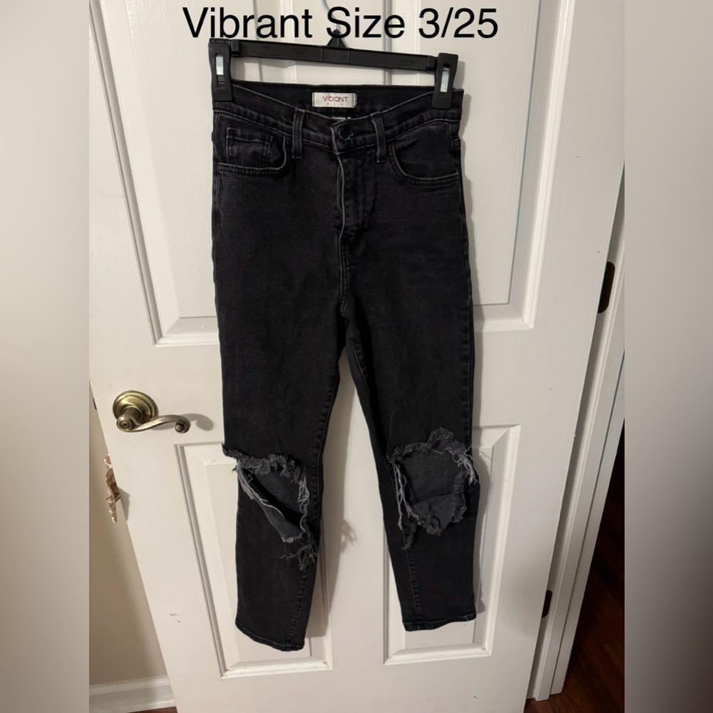 Vibrant Women's Black Distressed Jeans